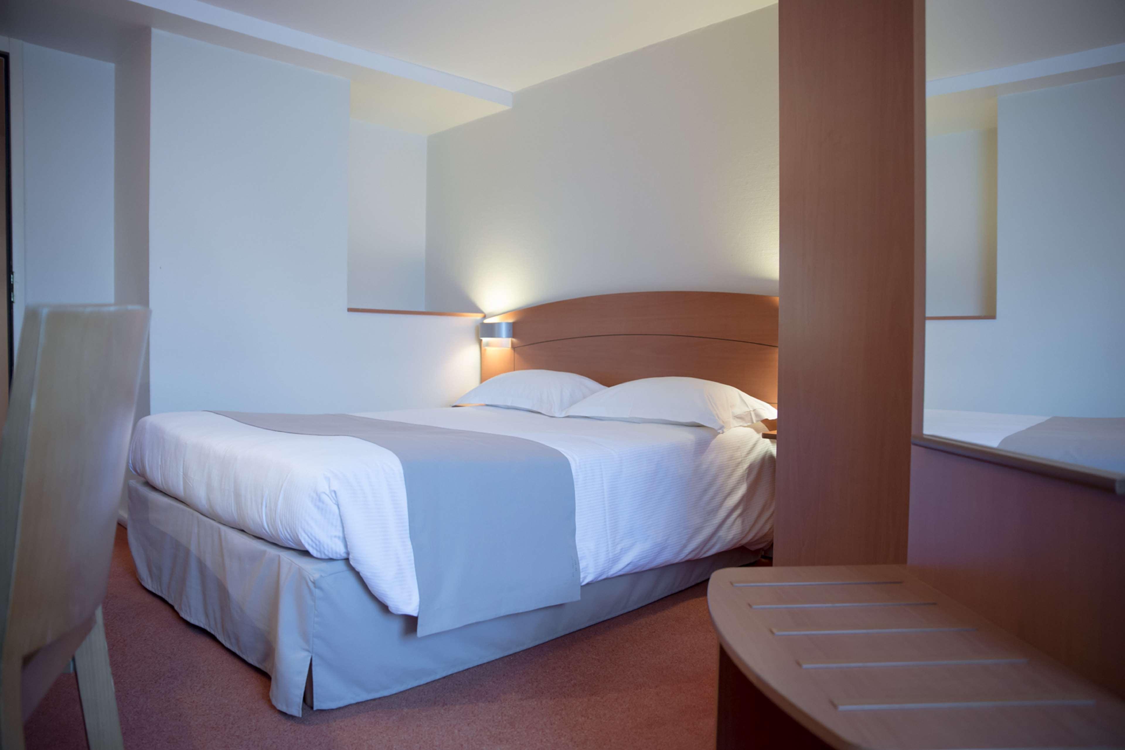 Kyriad Rennes Nord Hotel Exterior photo