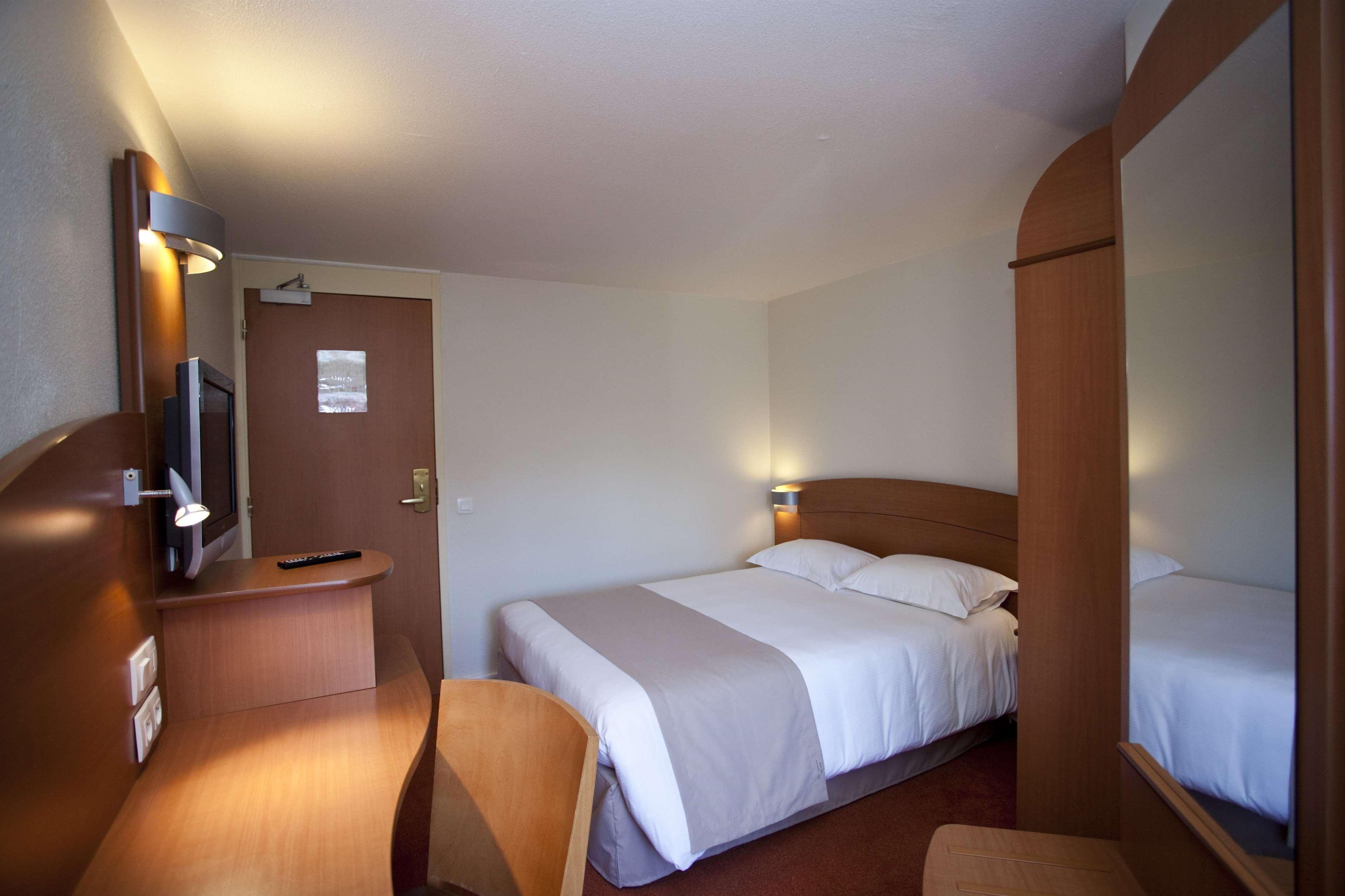 Kyriad Rennes Nord Hotel Exterior photo
