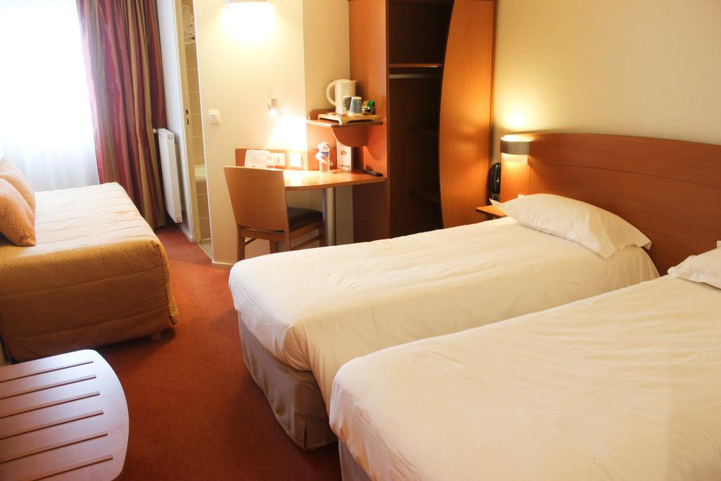Kyriad Rennes Nord Hotel Exterior photo