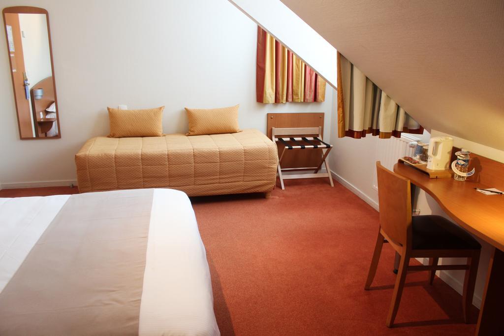 Kyriad Rennes Nord Hotel Exterior photo